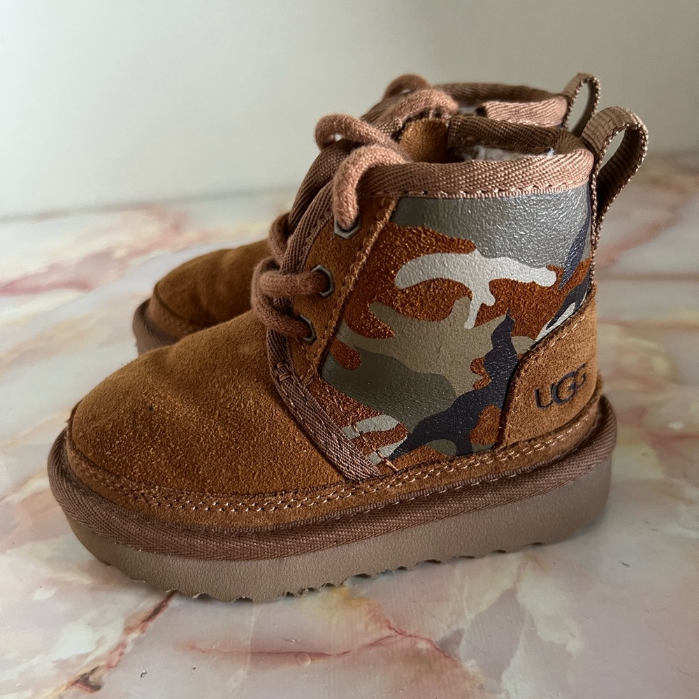 UGG Neumel II Camo Toddler Boot Size 6 * Used*